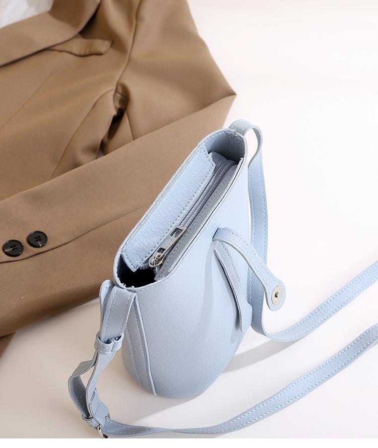 Women's Pu Leather Solid Color Basic Bucket Zipper Buckle Phone Wallets display picture 16