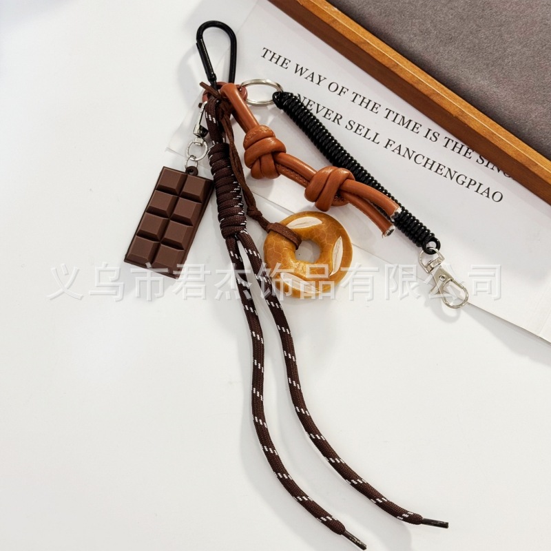 編みカバンのストラップの螺旋の結び紐のiuは鍵のボタンのネットの赤い色の結びの縄の装飾の部品を結びます。