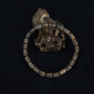 Manufacturer's Top-Grade Hainan Yingge Green Qinan Old Material White Qiqinan Agarwood Bracelet Direct Sale