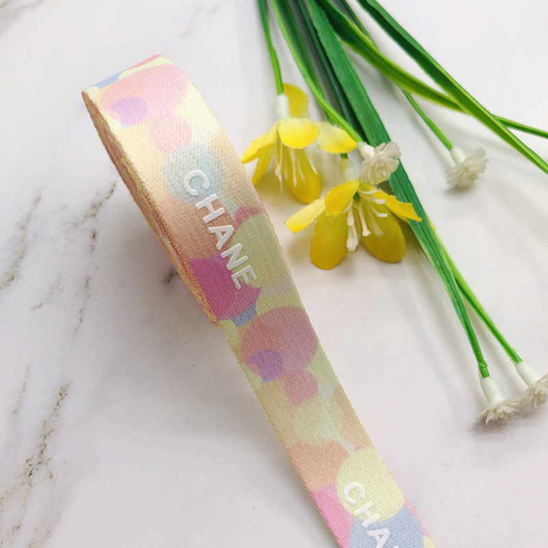 赤い本の小さな香りのリボンの髪飾りリボンのプレゼントのひもの花束の帽子の縁の手作りのdiyブランドのリボン|undefined