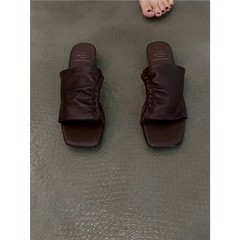 オールシープスキン〜フレンチレトロスタイルスクエアトゥプリーツフラットスリッパレディースアウターウェア夏新スタイルスカートサンダル付き