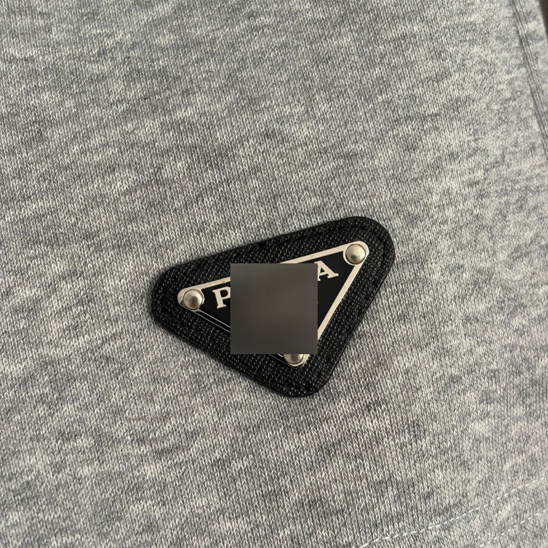 Dambyxor med triangel emblem och märkeslogotyp_voghion.com