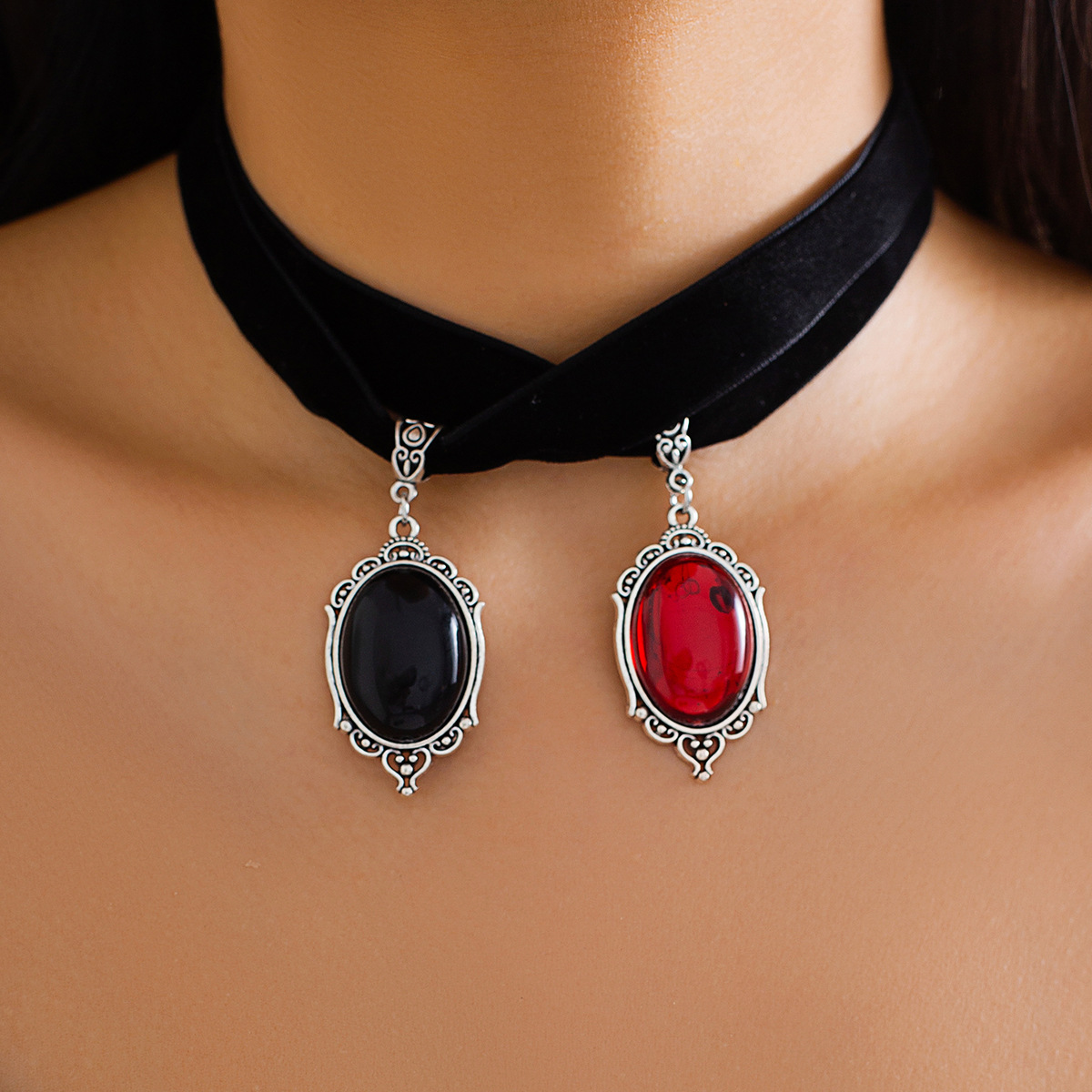 Halloween Blutfarbener Edelstein Choker Damen Halskette Persönlichkeit Blutstropfen Blutspinne Punk Halsband_voghion.com