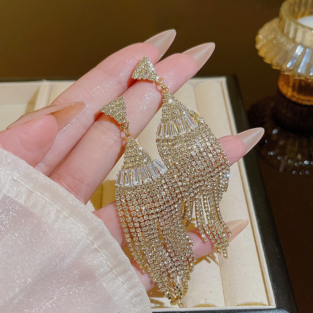 S925 aguja de plata elegante borla pendientes de alta gama simple cara de adelgazamiento pendientes de todo fósforo estilo coreano nuevos pendientes de moda al por mayor