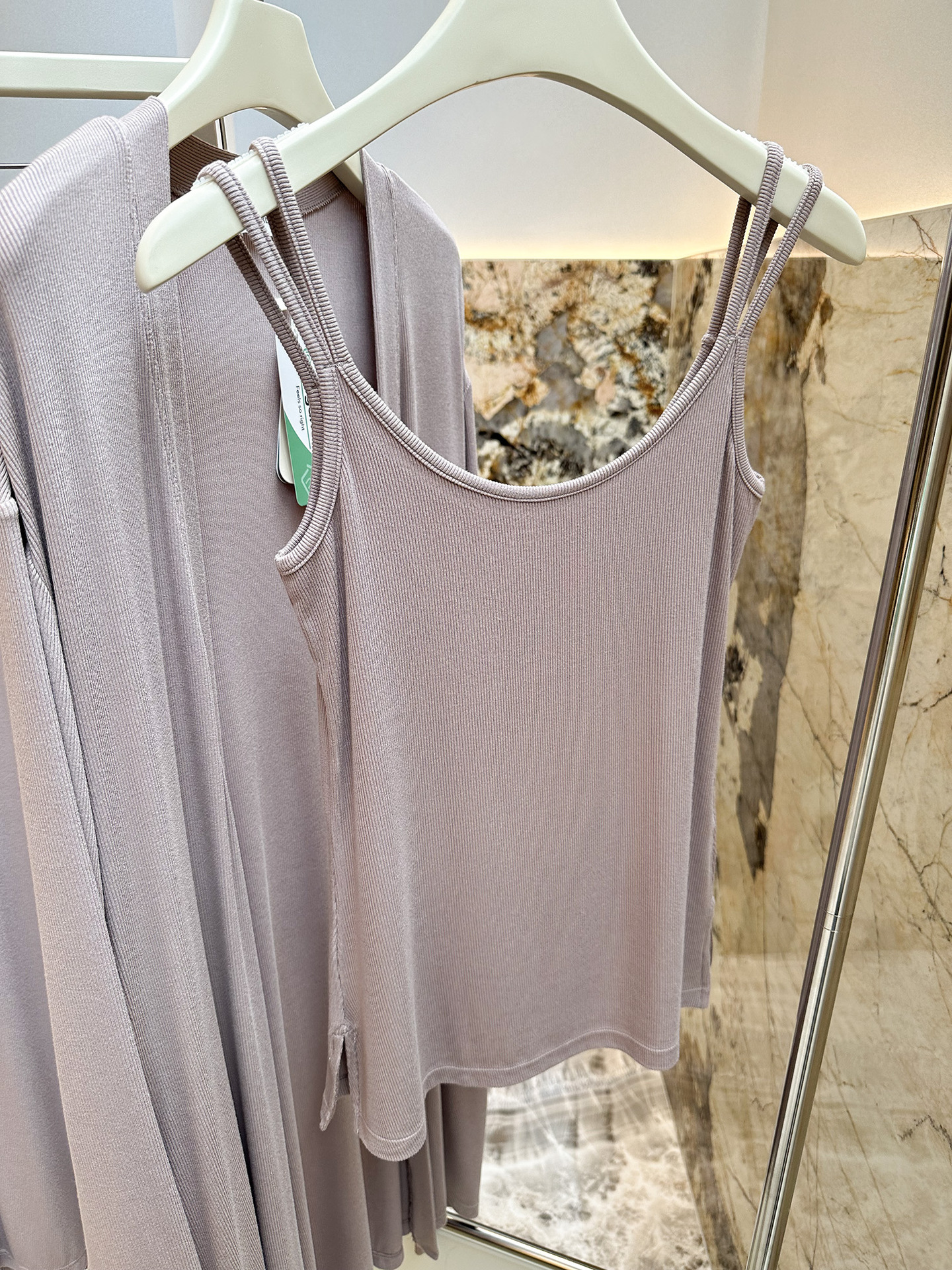 Title 16, Cardigan a coste con bretelle e pantaloni pigia...