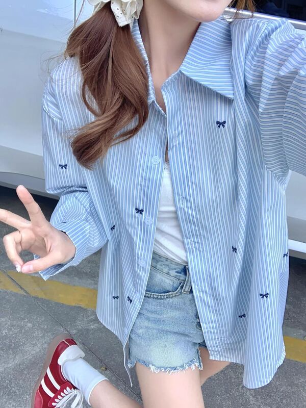 青と白のストライプのリボン甘い長袖シャツ女性のための春と秋のミドル丈シャツ夏の日焼け止めシャツトップス卸売|undefined