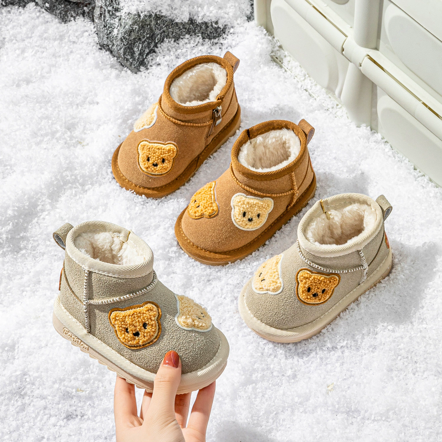 Детские снежные сапоги зимние новые мальчики мультяшные хлопчатобумажные туфли плюшевые толстые женские нескользящие теплые большие хлопковые туфли