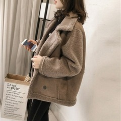 冬の新型の大きい襟の羊の小毛のコートの女性のゆったりしたbfの毛皮の一体のスエードの機関車の服のジャケットの女性