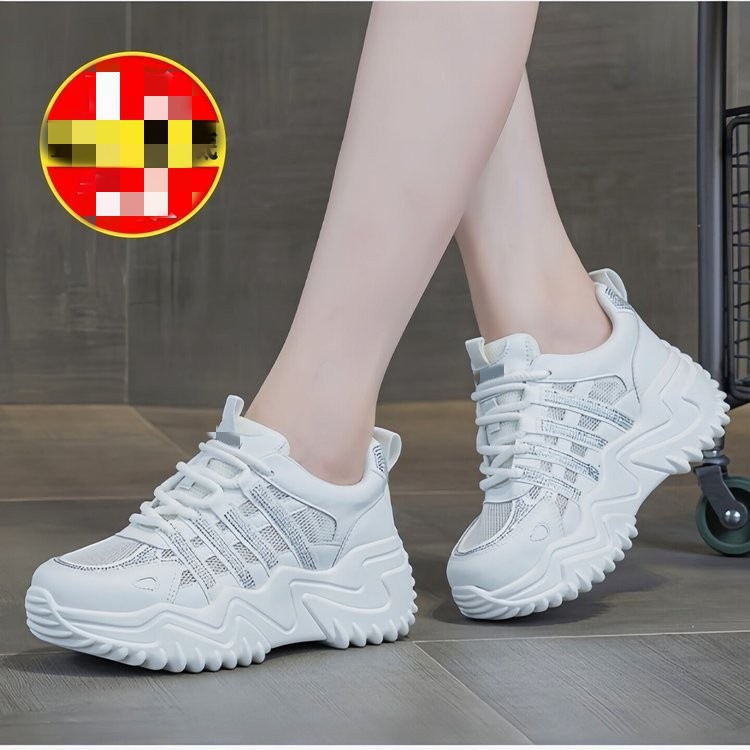 Pequeños zapatos para mujeres verano 2026 nuevos zapatos blancos de malla transpirables zapatos deportivos casuales para mujeres