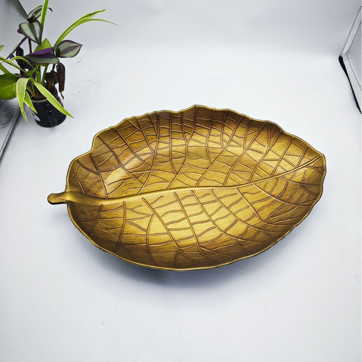 Alto valor de la cara europea retro bandeja de frutas decorativa bandeja de frutas bandeja de hojas de almacenamiento de forma bandeja de frutas fuente suministro directo