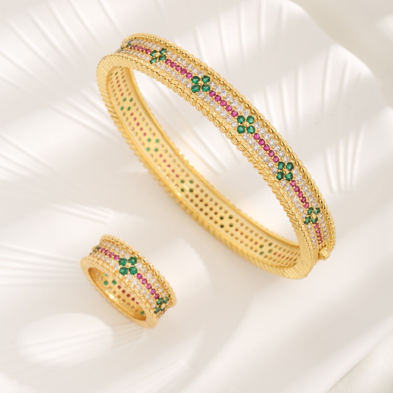 Cross-Border European and American Four-Leaf Clover Micro-Inlaid Green Zircon Ring and Bracelet Set for Women, Fashionable Bracelet, Live Streaming Wholesale Supply Cross-Border European and American Four-Leaf Clover Micro-Inlaid Green Zircon Ring and Bracelet Set for Women, Fashionable Bracelet, Live Streaming Wholesale Supply