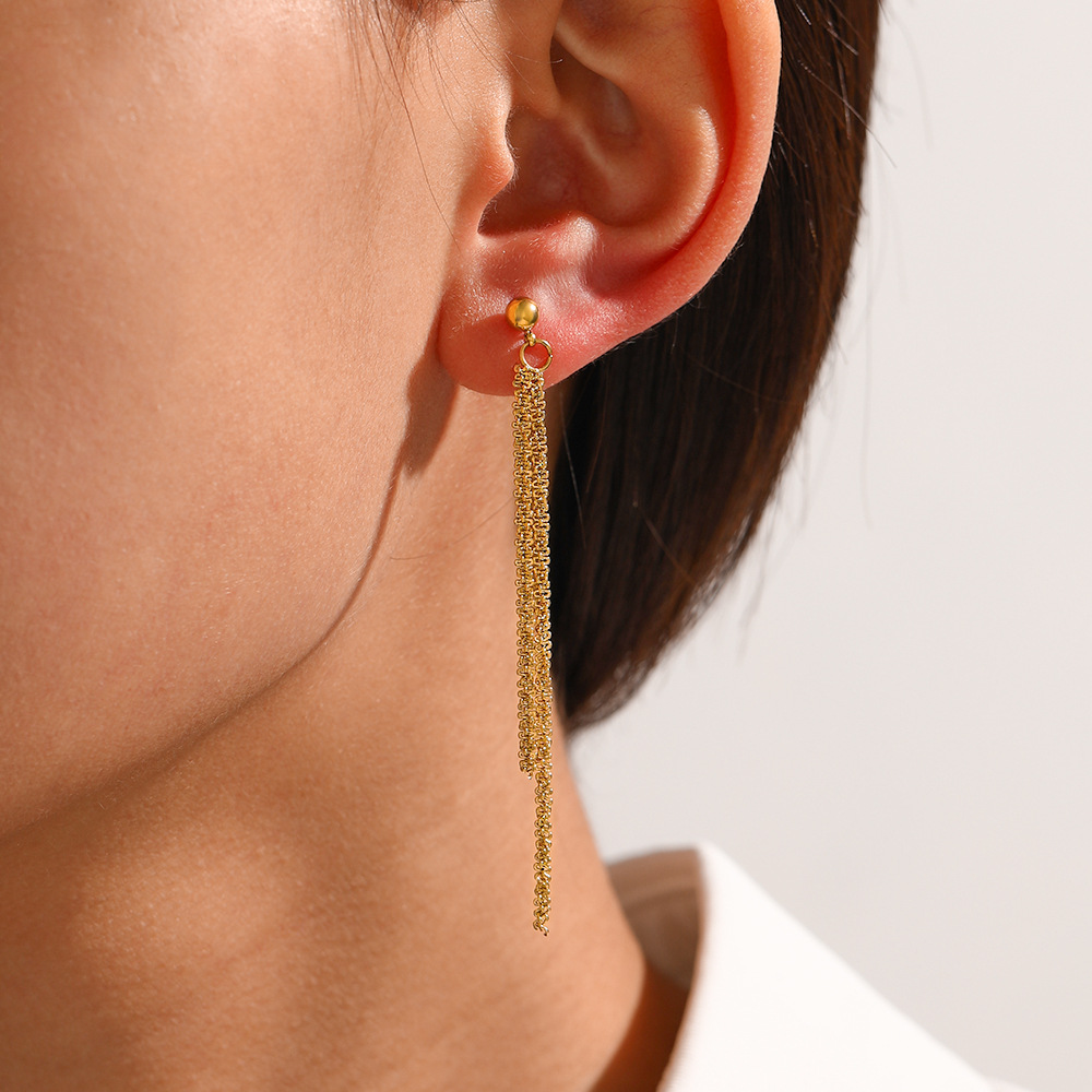 Celebridad en línea ins larga borla pendientes de acero inoxidable europeo y americano nicho diseño cadena oro real electroplated pendientes para mujeres