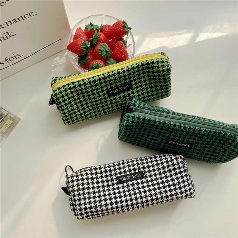 19171 Korean-style woolen checkered artistic pen case, ins Japanese-style storage and organization bag, canvas cosmetic bag, stationery bag details Picture