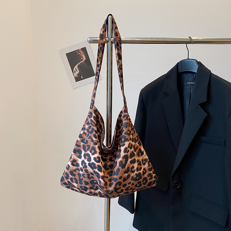 Bolso de lona de leopardo para mujeres 2024 nuevo estilo coreano estilo académico bolso de mano de hombro casual de gran capacidad bolsa de mano