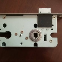 ��� ������������\�����~����S�~������~���