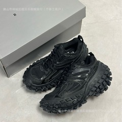 高定版パリの新型タイヤのお父さんの靴の厚い底は高くなってショーを歩いてレジャーします。