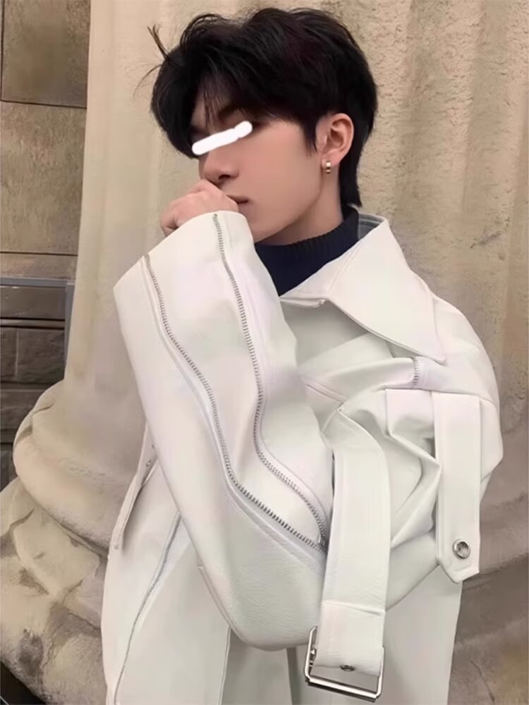 ragazzo in pelle alla moda per uomo, stile di strada europeo e americano autunnale, design di nicchia per moto J, pantaloncini di marca alla moda_voghion.com