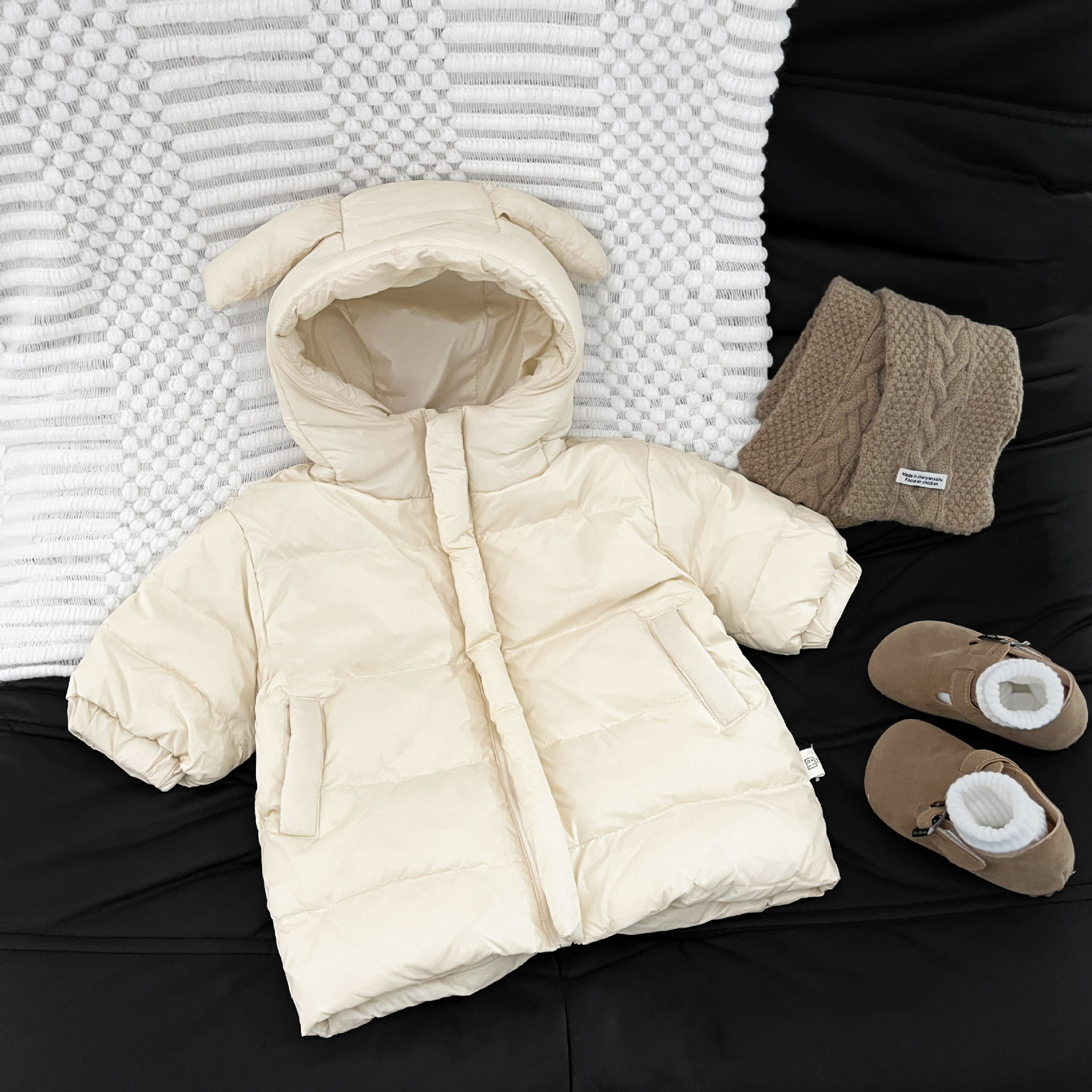 Trajes de invierno para bebés nuevos tipos de ropa de invierno para bebés delgada y ligera chaqueta de plumón blanco lindos dibujos animados ropa cálida