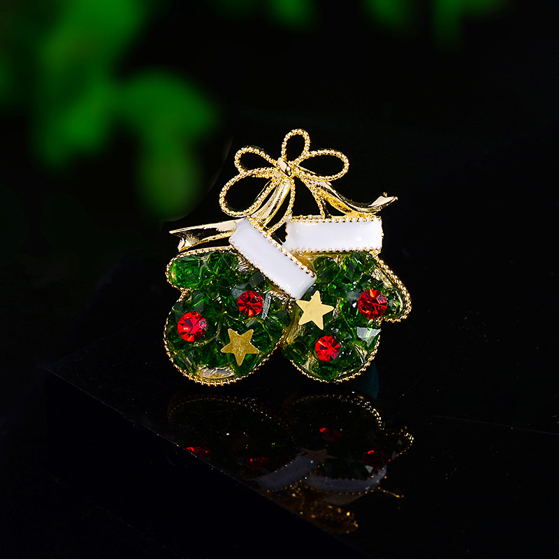 クリスマスのブローチのピンのエナメルの杖の雪の日の小さいプレゼントはセーターのカーディガンのマフラーを飾っています。