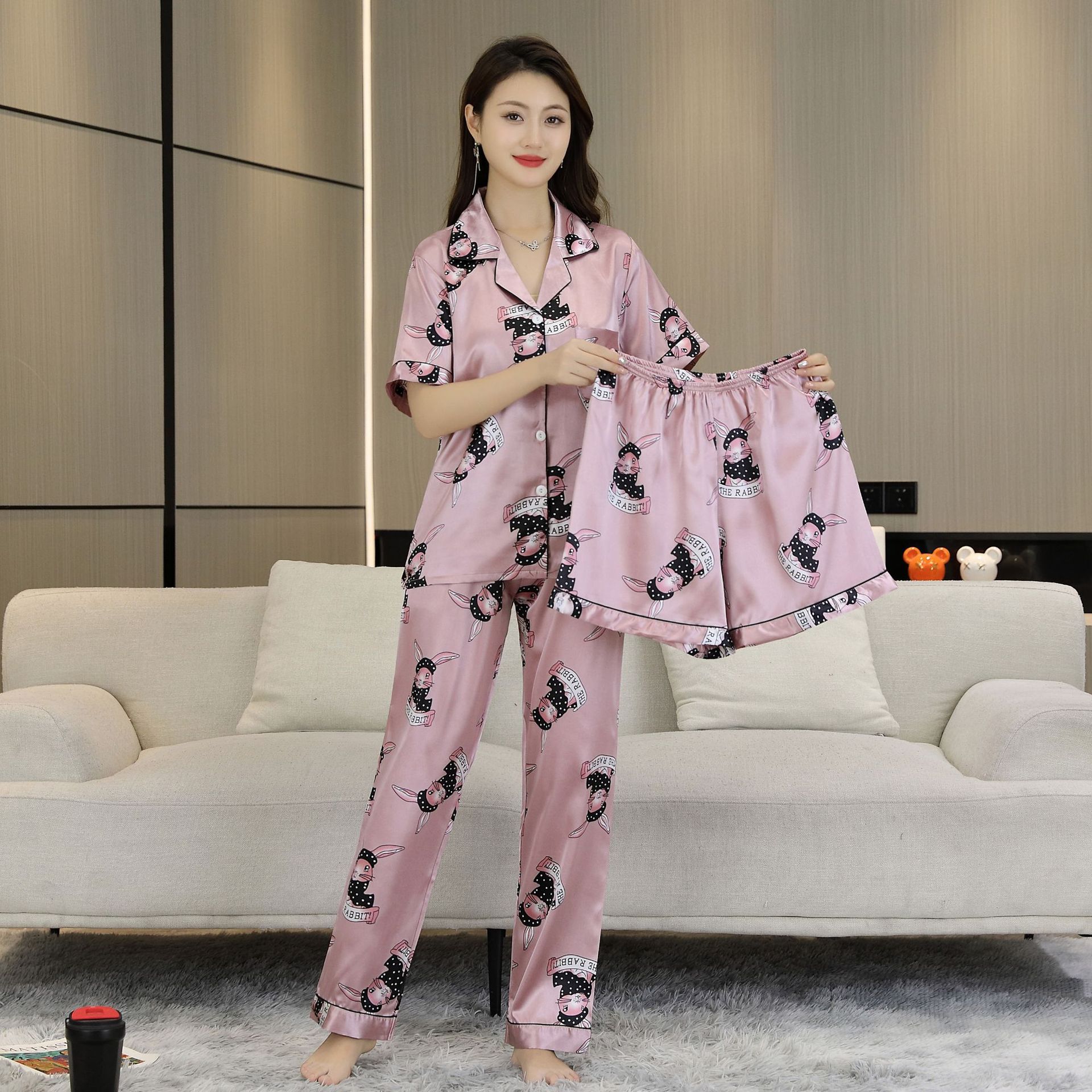 2025 nuevo estilo pijama mujer verano hielo seda fina solapa pantalones de manga corta traje de tres piezas se puede usar en el exterior
