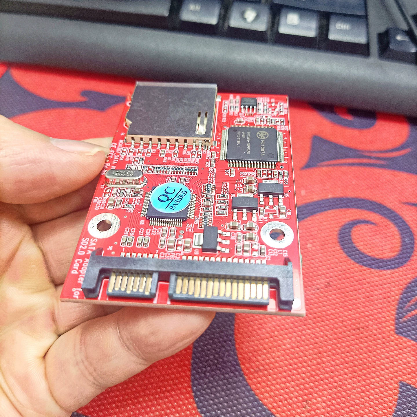 Адаптер жесткого диска SD к SATA поддерживает преобразование интерфейса SD карты в SATA и использует основной контроллер FC1370A