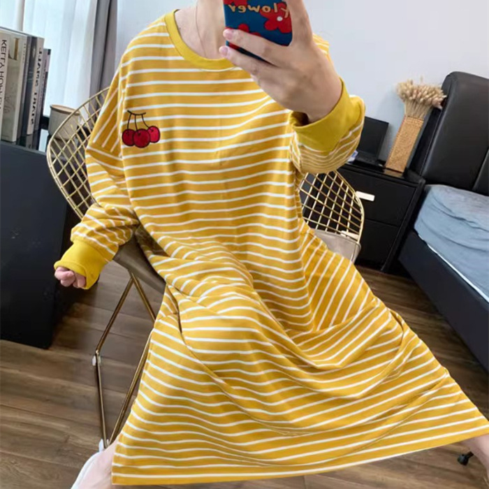 Primavera y otoño 2024 nuevo vestido de pijama de manga larga red rojo ins viento suelto bordado vestido de frutas a rayas ropa para el hogar