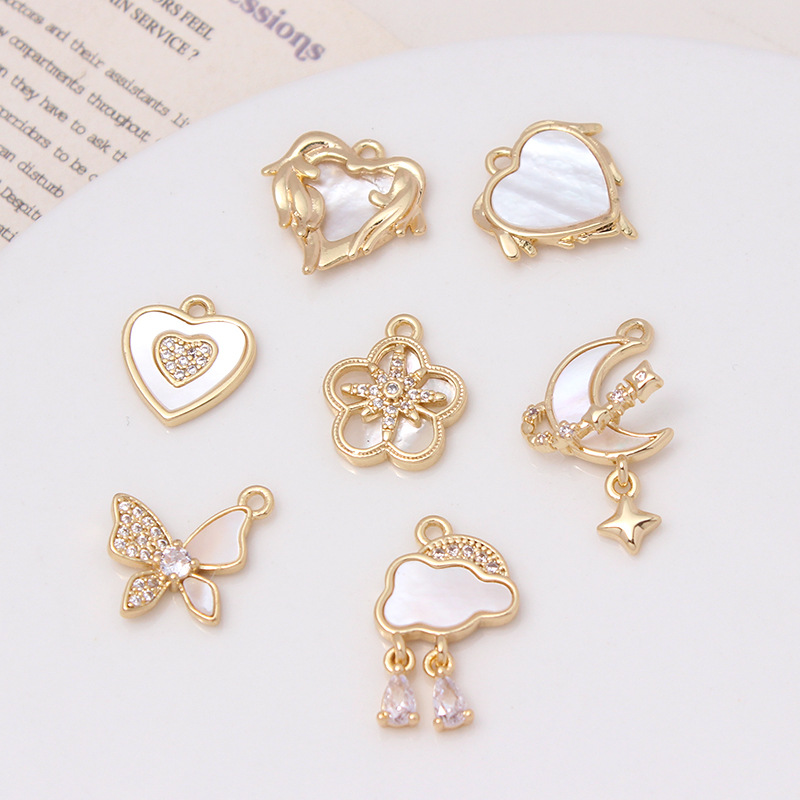 保色メッキ真金insは天然貝殻月の雲をはめ込んでいます。