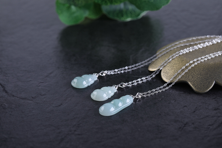 030103064翡翠葫芦吊坠项链. (1)