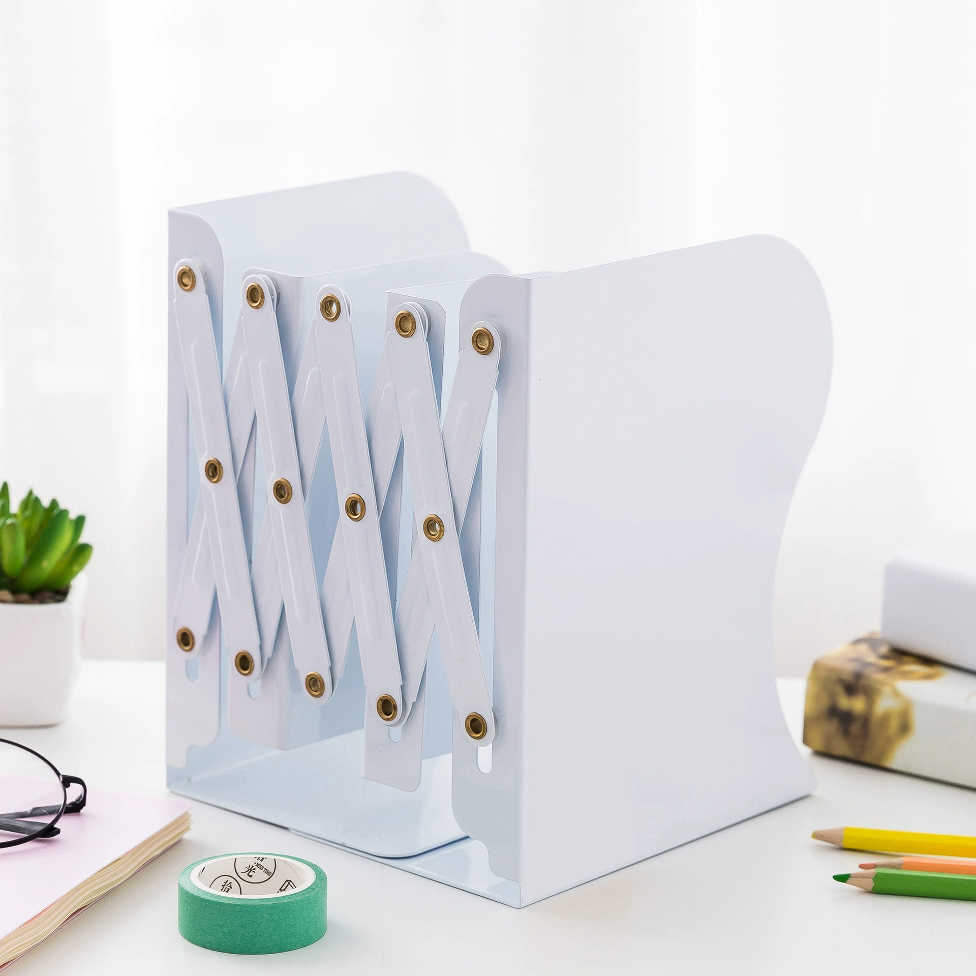 Factory direct sales explosion creative stationery supplies telescopic book holder folding book frame metal students cartoon