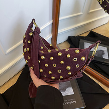 包包女新款麂皮绒挎包跨境欧美风小众铆钉机车包女士斜挎饺子包