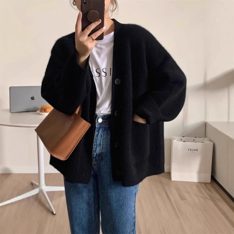 High-End Soft Black V-Neck Knitted Cardigan for Women, Autumn and Winter Thick Loose Lazy Sweater Coat Outerwear High-End Soft Black V-Neck Knitted Cardigan for Women, Autumn and Winter Thick Loose Lazy Sweater Coat Outerwear