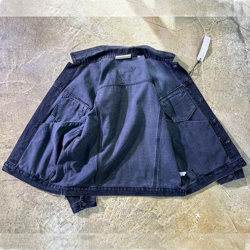 Chaqueta vaquera holgada estilo vintage lavada ESSENTIALS de la colección Otoño 23, marca de moda urbana FOG