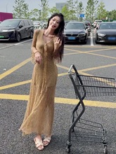 领蕾丝长袖连衣裙女秋季大码胖法式气质温柔风漂亮长裙子