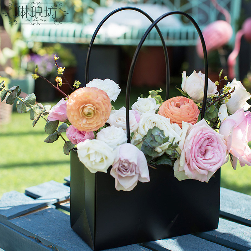 Bolsa de flor de papel Kraft bolsa de mano de cartón blanco impermeable bolsa de mano portátil flor caja de flores material de diseño
