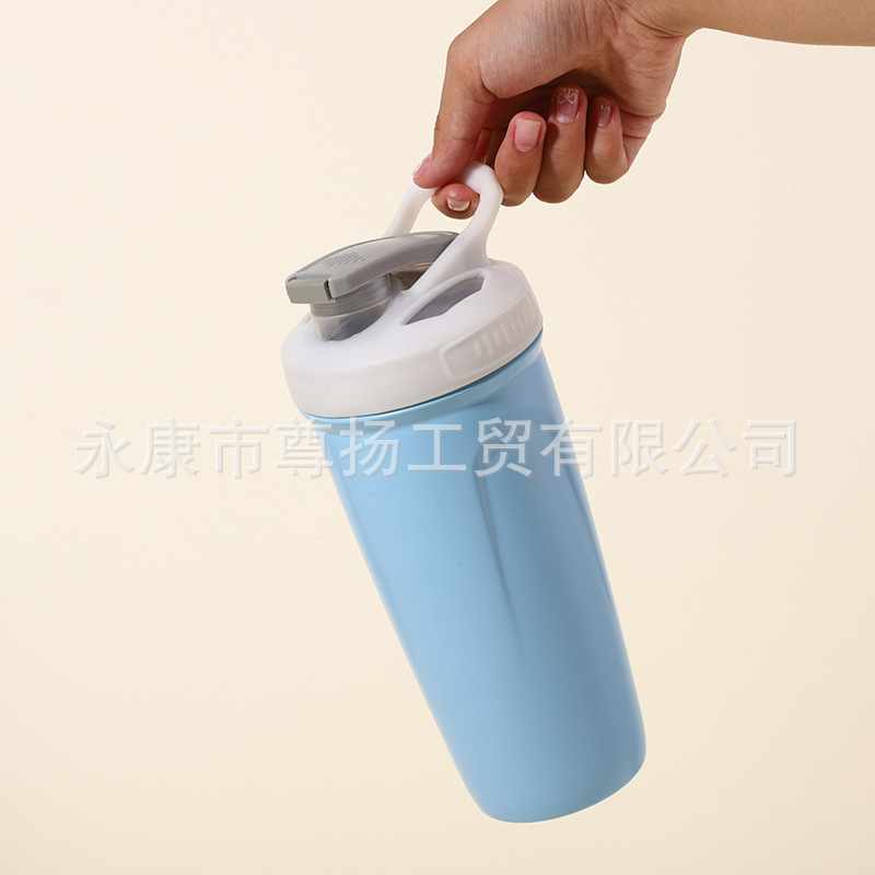 2025 nuevo polvo de proteína mezclador taza multifuncional deportivo acondicionamiento taza de batido de una sola capa conveniente con la mano agitar taza