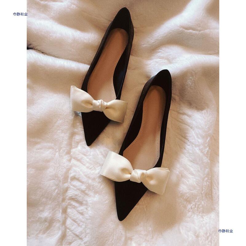 Pointed-Toe Single Shoes for Women, New Style, Black, Bright Shiny Satin Surface, Off-White Bow, Black Flat Heel Wedding Shoes for Women