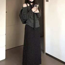 露肩波点半裙套装2025年早秋显瘦天花板一字肩高腰包臀同色系围巾