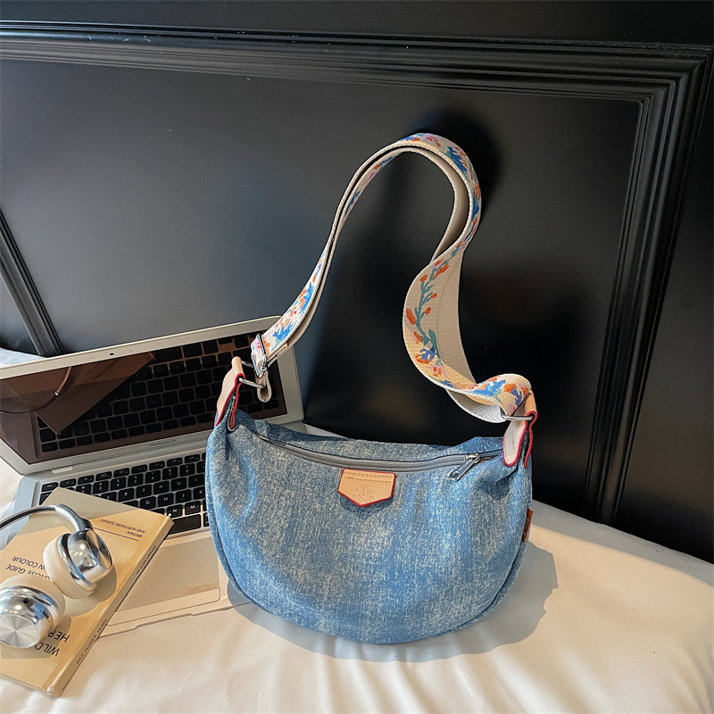 2026 New Style Denim Crossbody Bag for Women, Large Capacity Dumpling Bag, Casual Shoulder Bag, Fashionable Travel Underarm Bag