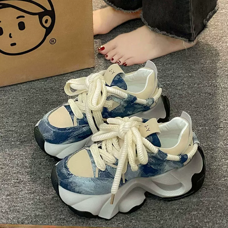 Жареные уличные ботинки папы для женщин весной 2025 года новые взрывные кексы