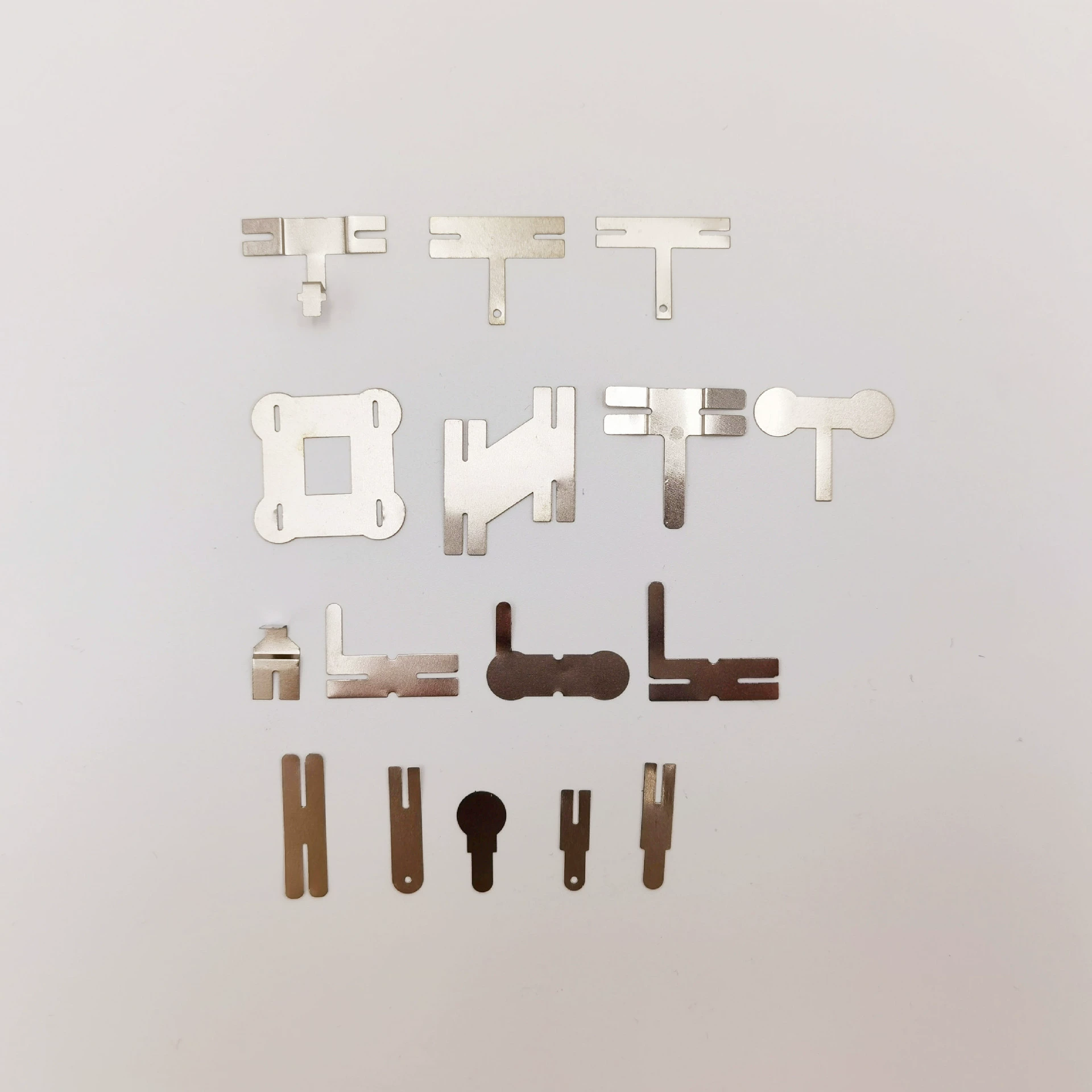 Оптом в наличии сварные никелевые полосы 18650 для разъемов литиевых батарей, никелированные стальные полосы для электроинструментов.