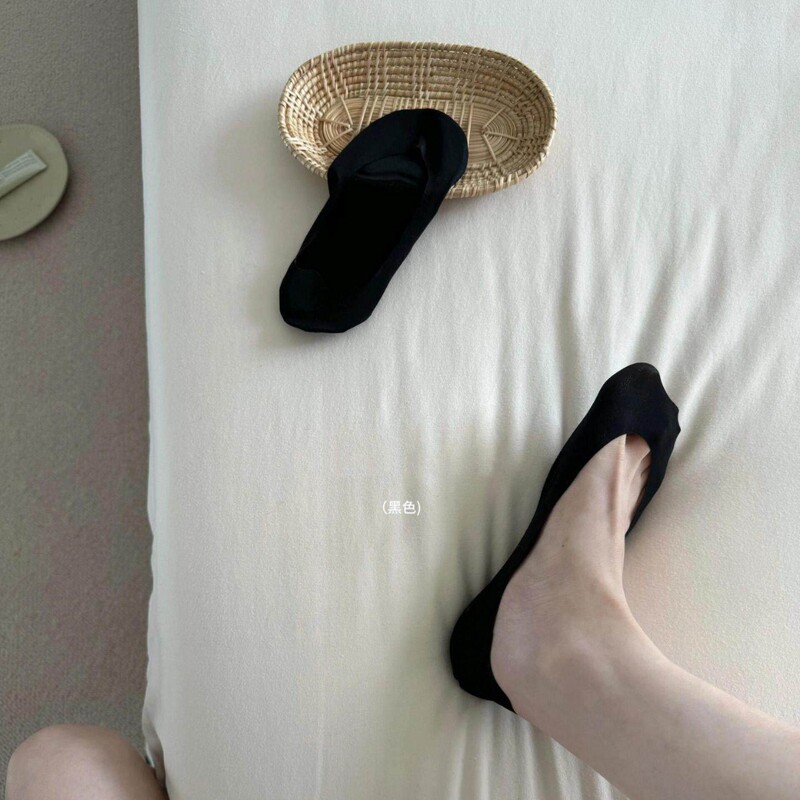 Seamless Silicone Non-Slip Ice Silk Invisible Socks for Women, Low-Cut Summer Ultra-Discreet Boat Socks, Korean High-Heeled Shoe Sock Liners