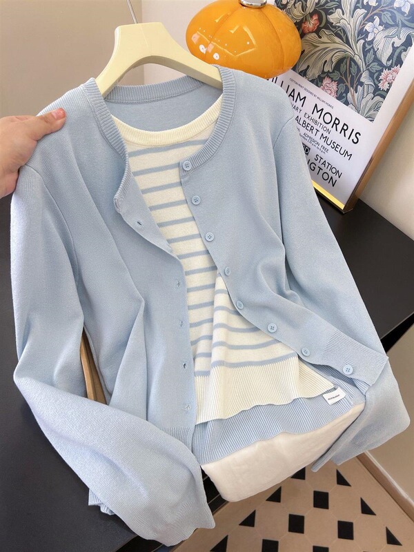 Fake two-piece long-sleeved knitted cardigan top for women, striped base layer, autumn and winter knitted outerwear, spring and autumn style, blue stripes Fake two-piece long-sleeved knitted cardigan top for women, striped base layer, autumn and winter knitted outerwear, spring and autumn style, blue stripes