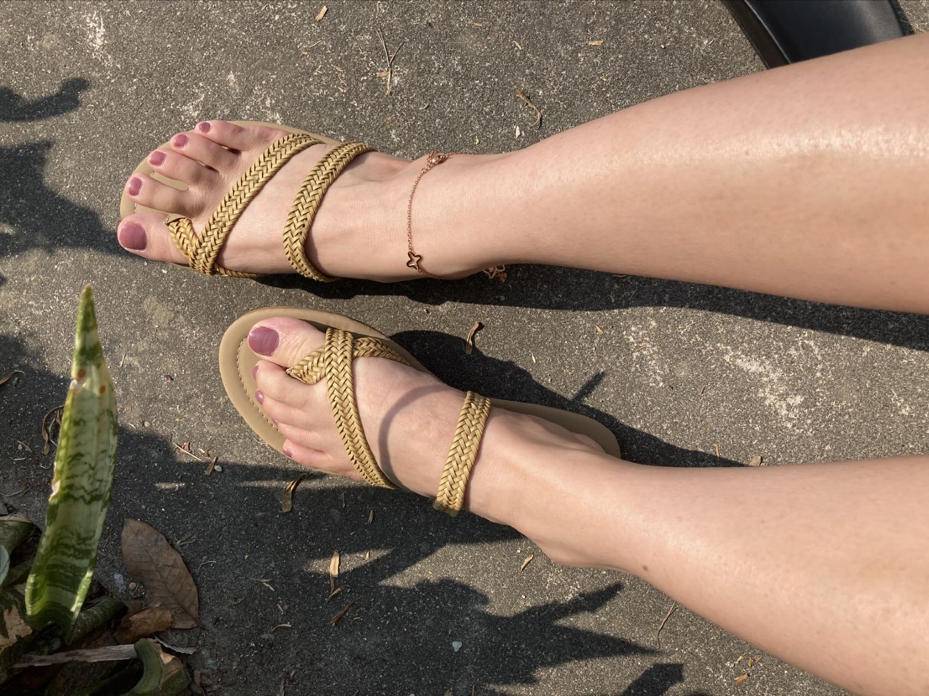 Rattanból szőtt divatos lapos papucsok Kényelmes strandszandálok_voghion.com