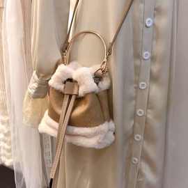 毛毛包新款秋冬撞色单肩包网红同款水桶包日韩迷你手提斜挎小包潮