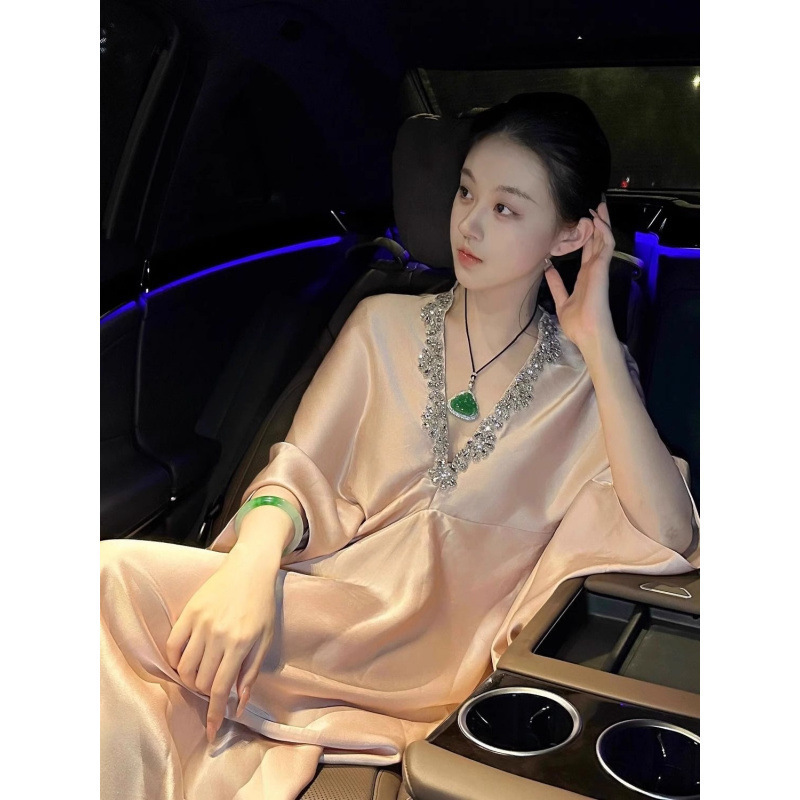 高级感水钻深V领气质名媛纯色连衣裙25新款贵气优雅时髦法式裙|undefined