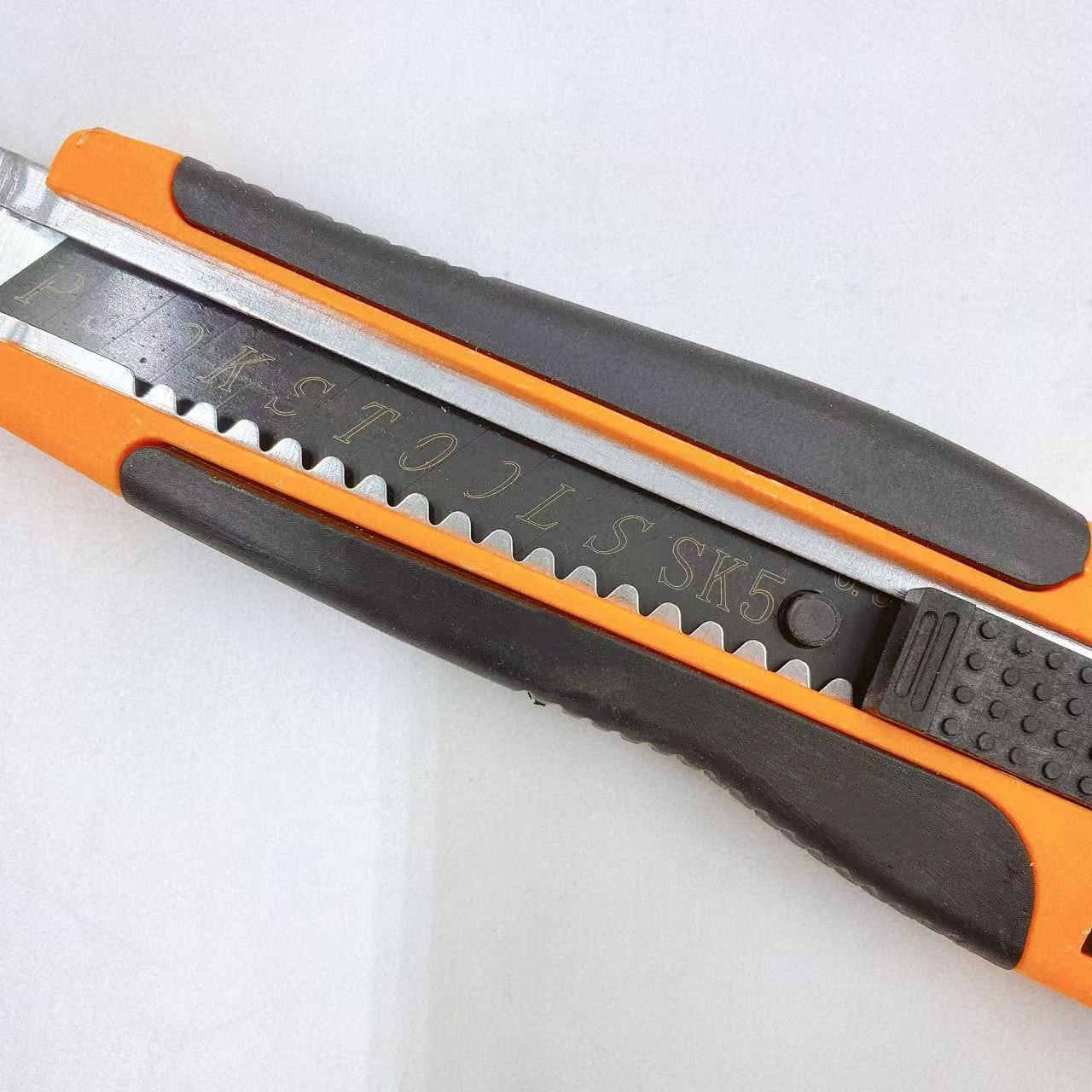 Cuchillo de uso general con tarjeta de succión Cuchillo de papel de desmontaje expreso grande Cuchillo de papel tapiz Cuchillo de desembalaje Color engrosado Papelería de oficina al por mayor