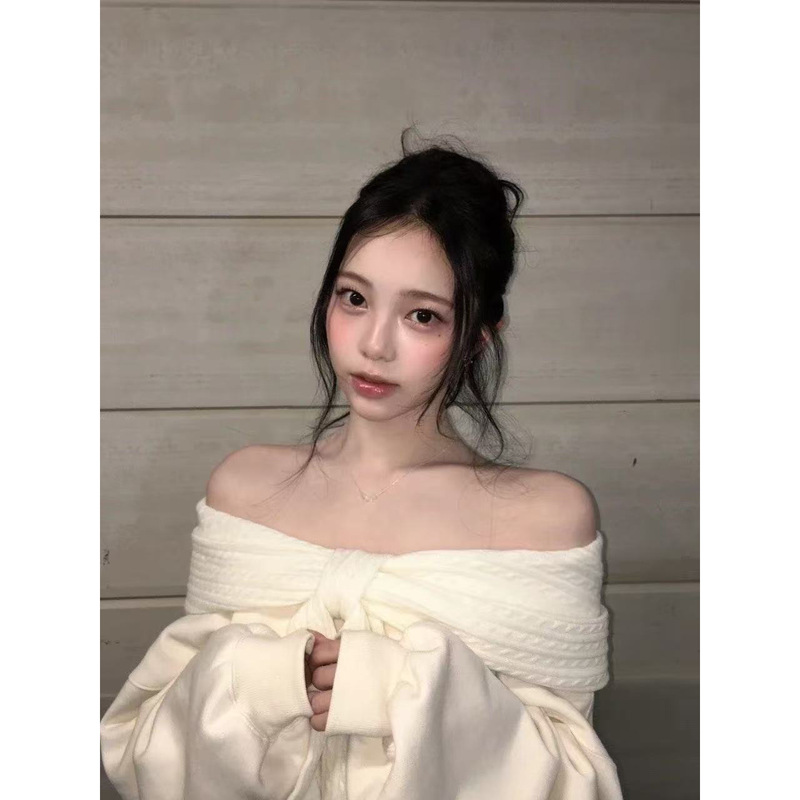 Now the New 2026 Autumn Collection from Korean Designer Th*Tis: a Lazy Style Double-Tie, Dual-Wear, Fleece-Lined Hooded Sweatshirt Now the New 2026 Autumn Collection from Korean Designer Th*Tis: a Lazy Style Double-Tie, Dual-Wear, Fleece-Lined Hooded Sweatshirt