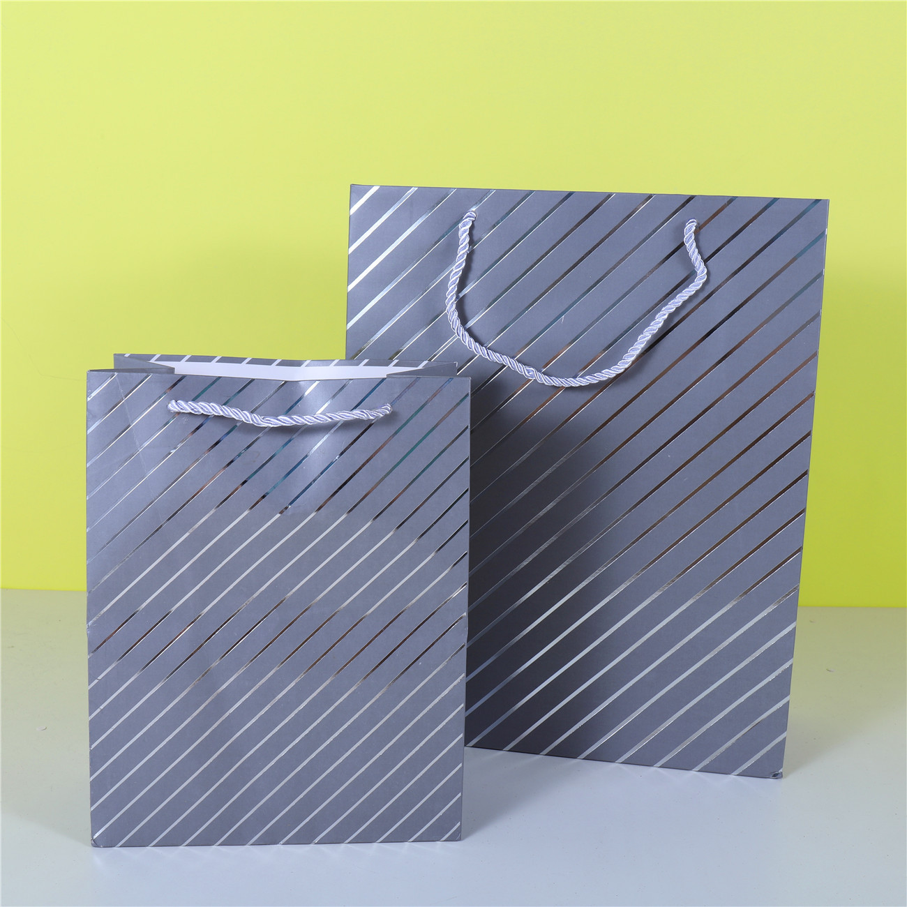 Gilding vertical stripe paper hand-held gift bag, oblique stripe white card packaging bag, three-strand rope paper gift bag