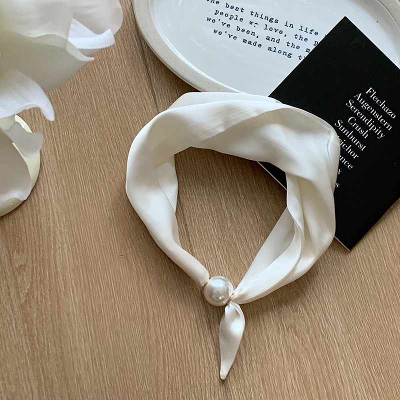Nuevo collar de perlas, bufanda de seda para mujer, moda de alta gama de primavera y verano francesa, bufanda de seda de succión magnética de todo fósforo, personalizada de fábrica