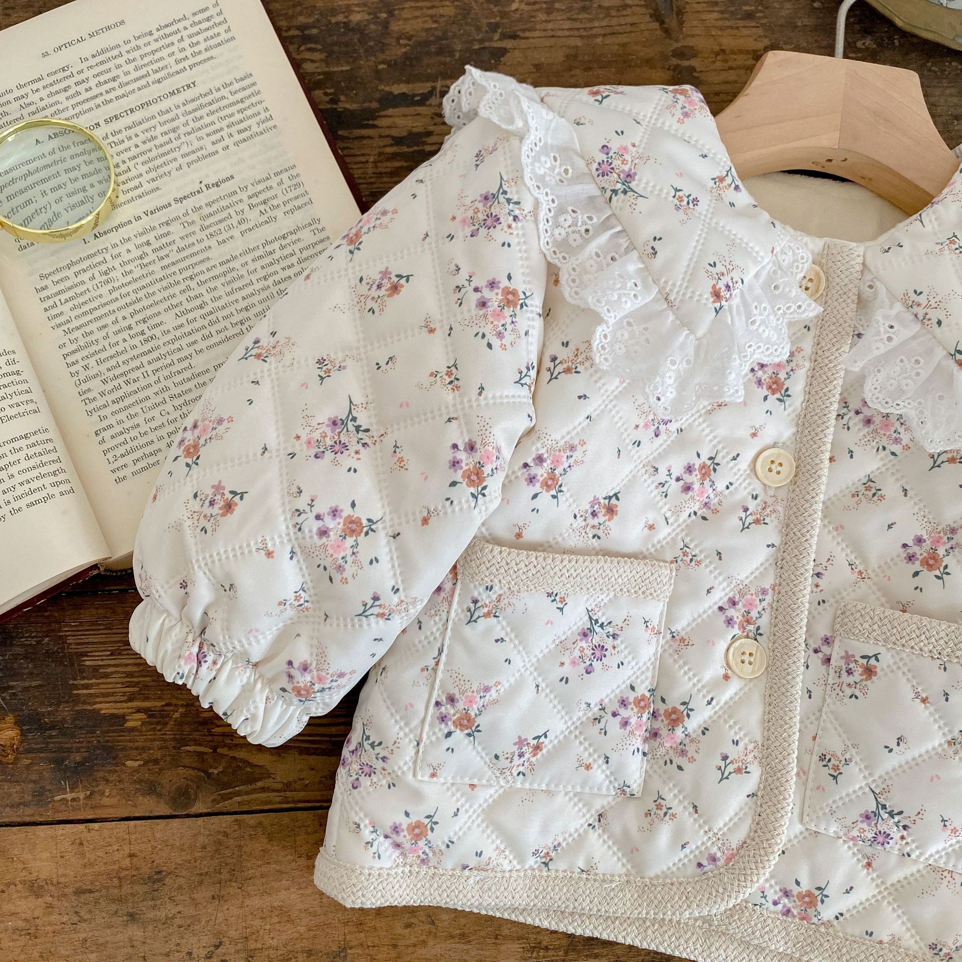 INS invierno niñas bebé lana forrado floral abrigo estilo occidental solapa algodón acolchado abrigo manga larga engrosada Chaqueta de algodón acolchado